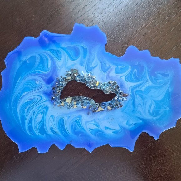 I've got the blues!  Beautiful blue geode looking for a forever home. - Picture 1 of 4